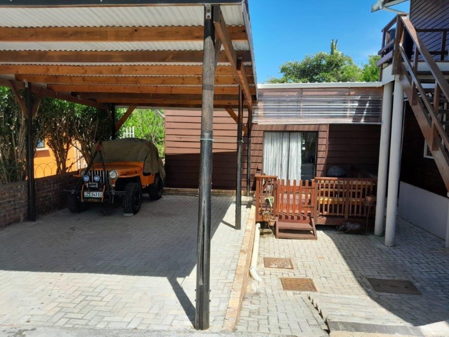 6 Bedroom Property for Sale in Paradise Beach Eastern Cape